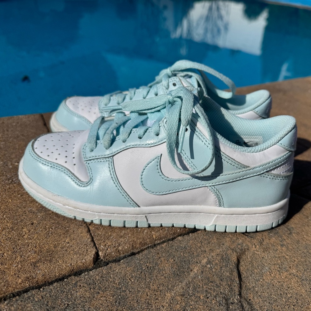 Nike Women's Light Blue Sneakers